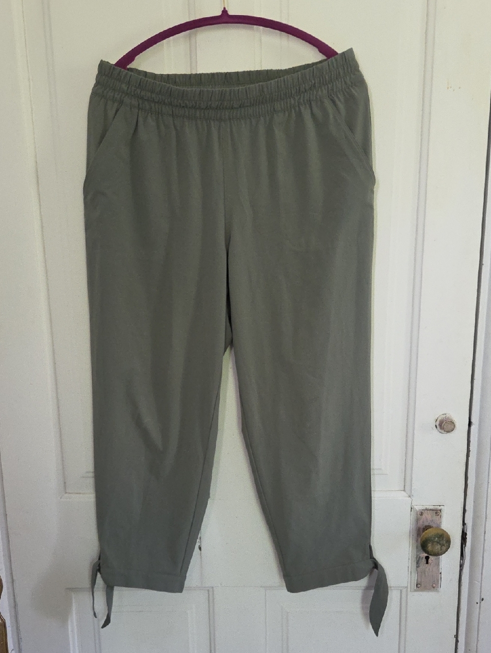 T By Talbots Green Cropped Pant